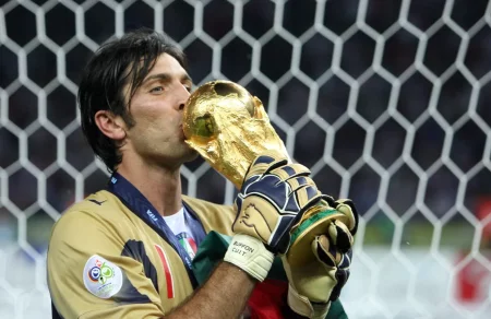 Gianluigi Buffon revela que 'diploma' é seu maior arrependimento, mas 'não importa' para o fracasso na Liga dos Campeões